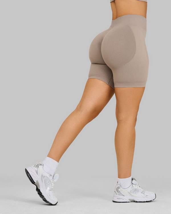 CORE IMPACT Mid-rise Short Latte